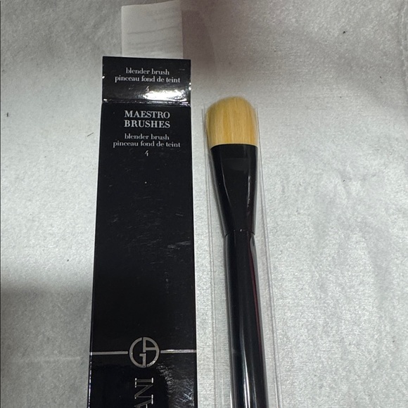 Giorgio Armani  Maestro Brush blender 4 - Picture 4 of 5